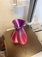 Vase design torsadé — Élégance moderne