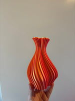 Vase design torsadé — Élégance moderne