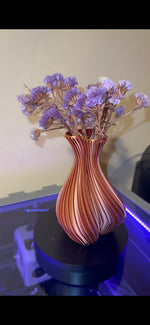 Vase design torsadé — Élégance moderne