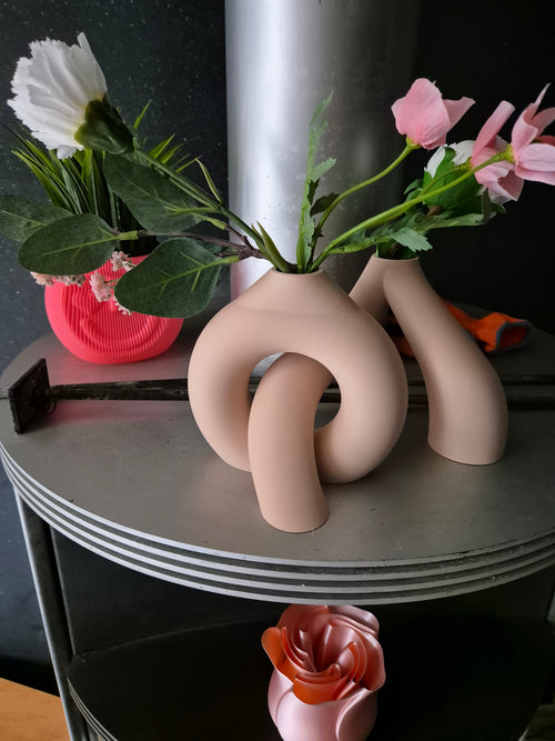 Vases toroïdaux imbriqués — Design minimaliste moderne